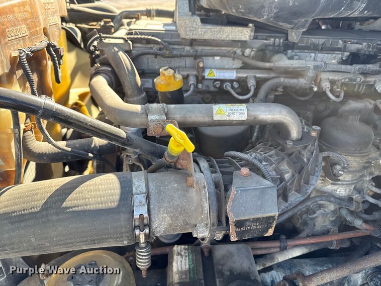 image for item YA2411 2017 Freightliner Cascadia 125 semi truck