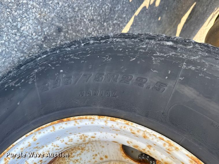 image for item YA2411 2017 Freightliner Cascadia 125 semi truck