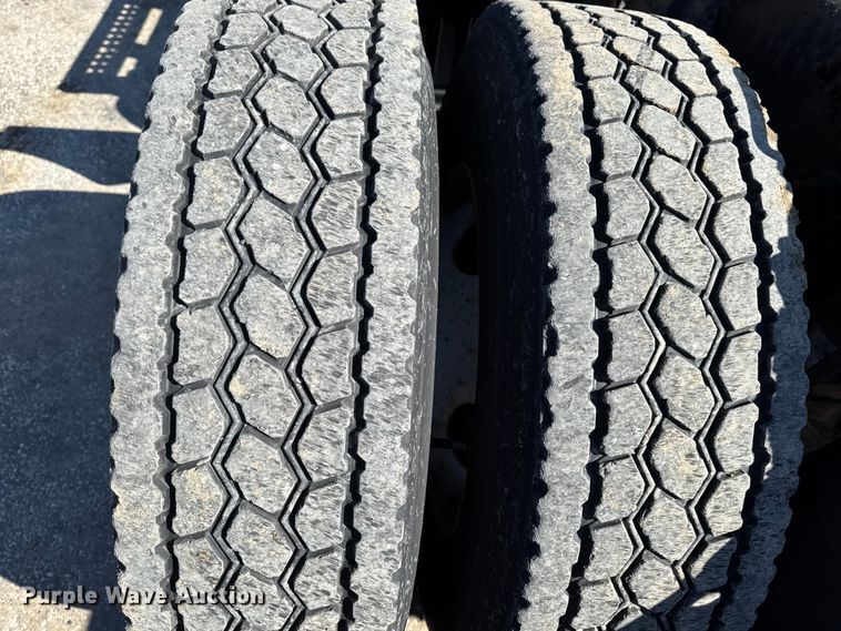 image for item YA2411 2017 Freightliner Cascadia 125 semi truck