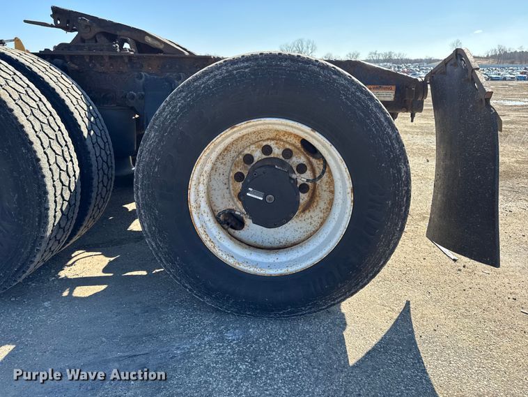 image for item YA2411 2017 Freightliner Cascadia 125 semi truck