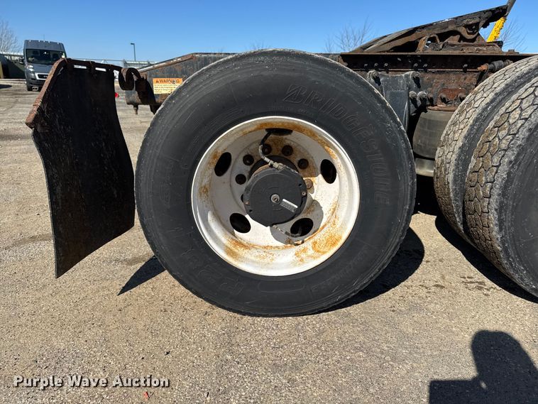 image for item YA2411 2017 Freightliner Cascadia 125 semi truck