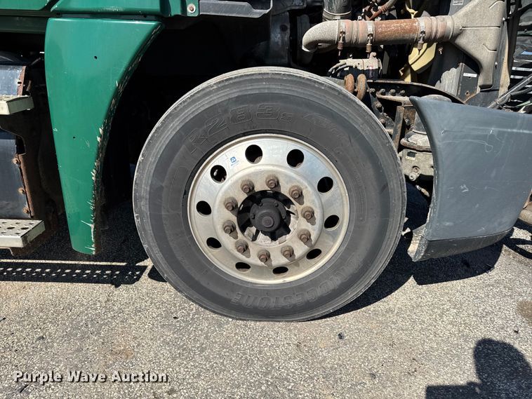 image for item YA2411 2017 Freightliner Cascadia 125 semi truck