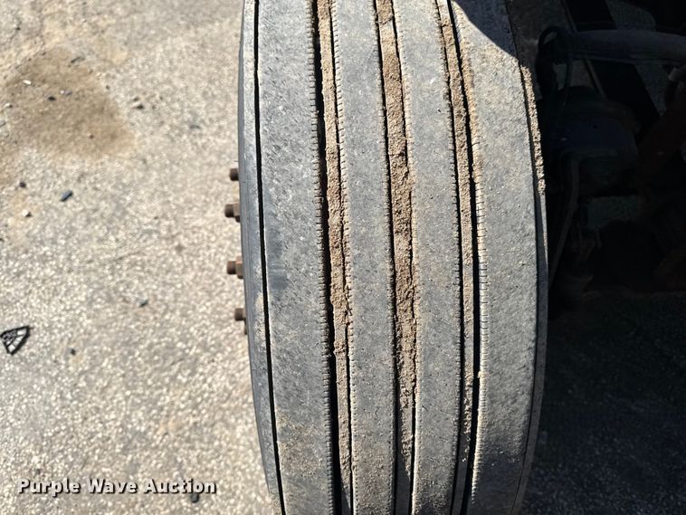 image for item YA2411 2017 Freightliner Cascadia 125 semi truck