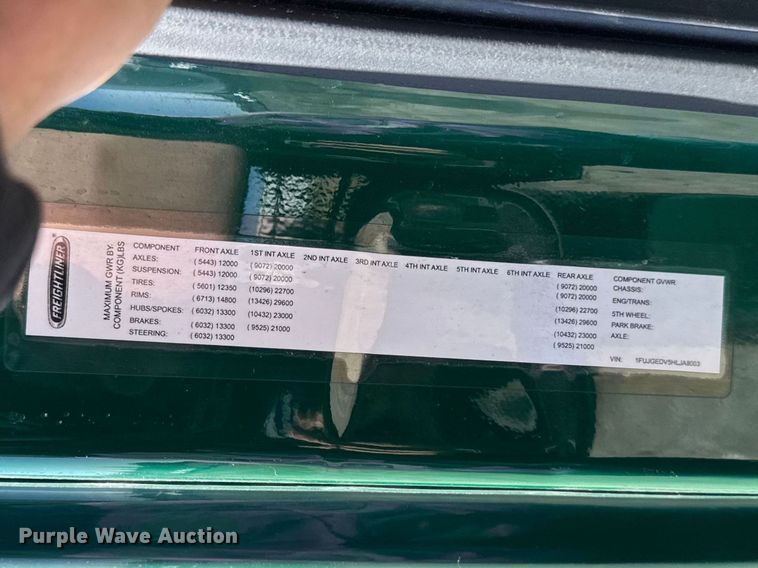 image for item YA2411 2017 Freightliner Cascadia 125 semi truck