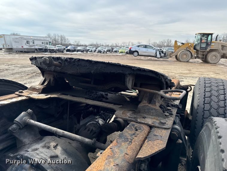 image for item YA2412 2017 Freightliner Cascadia 125 semi truck