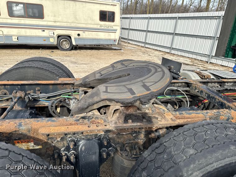 image for item YA2412 2017 Freightliner Cascadia 125 semi truck