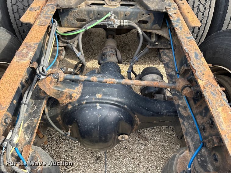 image for item YA2412 2017 Freightliner Cascadia 125 semi truck