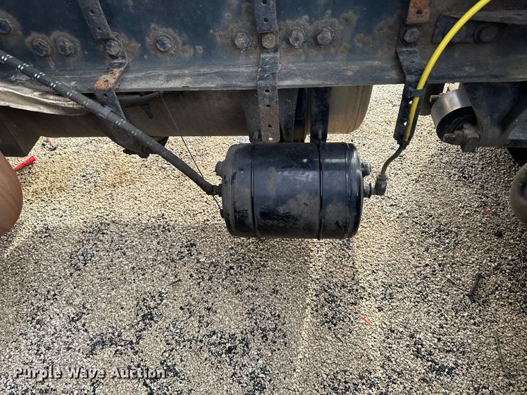 image for item YA2412 2017 Freightliner Cascadia 125 semi truck