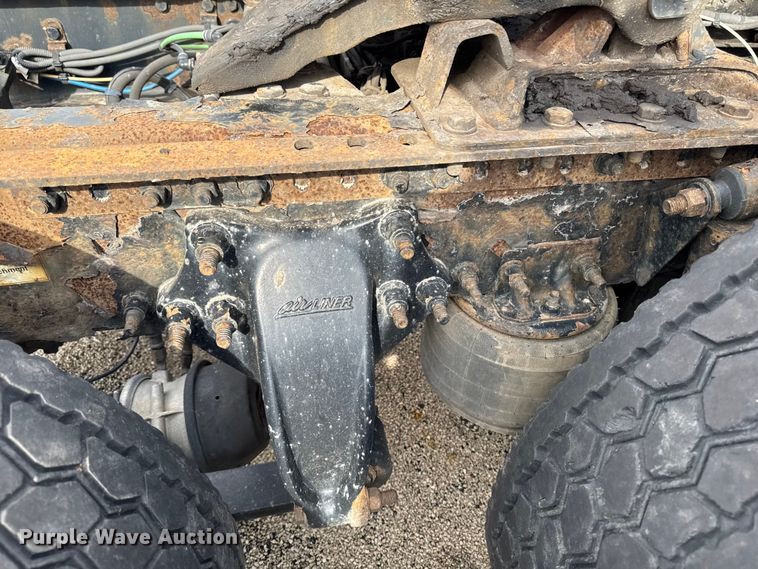 image for item YA2412 2017 Freightliner Cascadia 125 semi truck