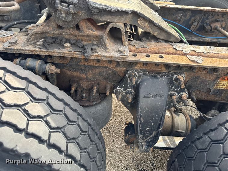 image for item YA2412 2017 Freightliner Cascadia 125 semi truck