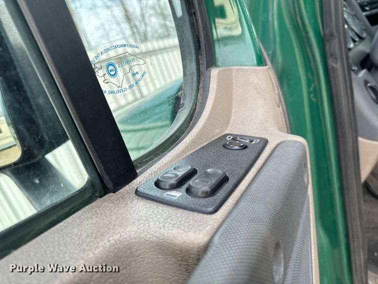 image for item YA2412 2017 Freightliner Cascadia 125 semi truck