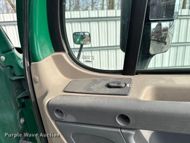 image for item YA2412 2017 Freightliner Cascadia 125 semi truck