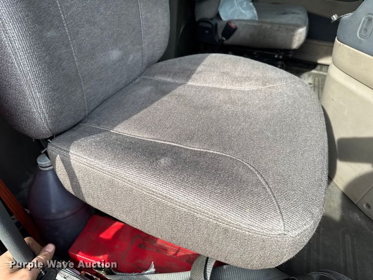 image for item YA2412 2017 Freightliner Cascadia 125 semi truck