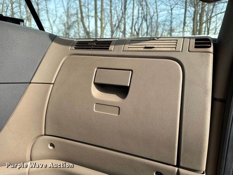 image for item YA2412 2017 Freightliner Cascadia 125 semi truck