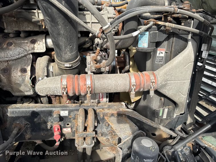 image for item YA2412 2017 Freightliner Cascadia 125 semi truck