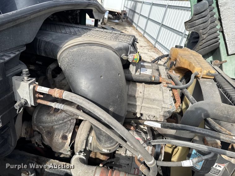 image for item YA2412 2017 Freightliner Cascadia 125 semi truck