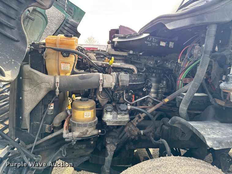 image for item YA2412 2017 Freightliner Cascadia 125 semi truck