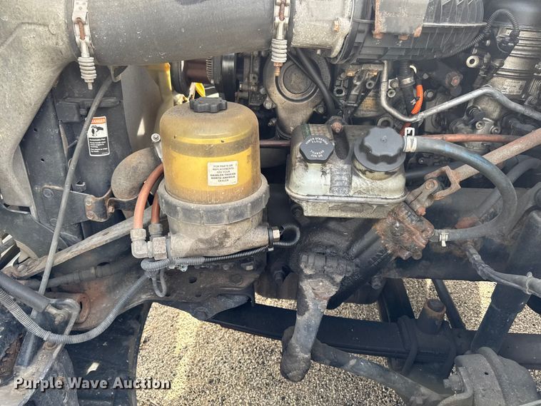 image for item YA2412 2017 Freightliner Cascadia 125 semi truck