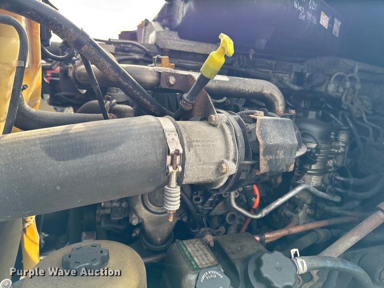 image for item YA2412 2017 Freightliner Cascadia 125 semi truck