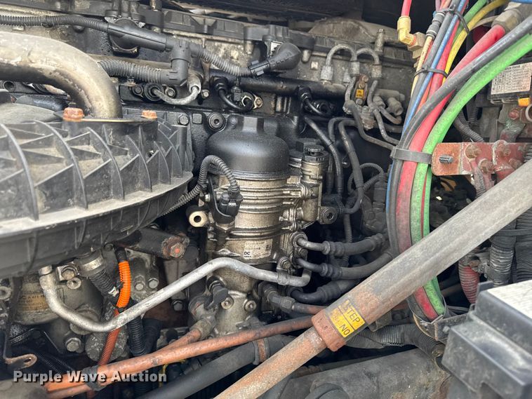 image for item YA2412 2017 Freightliner Cascadia 125 semi truck