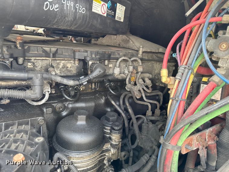 image for item YA2412 2017 Freightliner Cascadia 125 semi truck