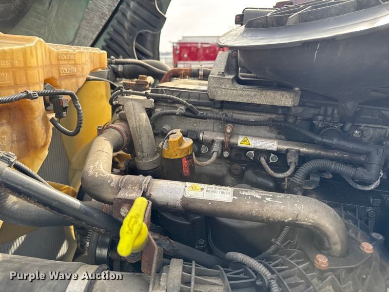 image for item YA2412 2017 Freightliner Cascadia 125 semi truck