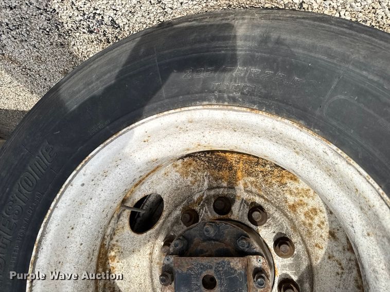 image for item YA2412 2017 Freightliner Cascadia 125 semi truck