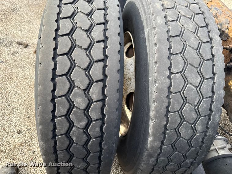 image for item YA2412 2017 Freightliner Cascadia 125 semi truck