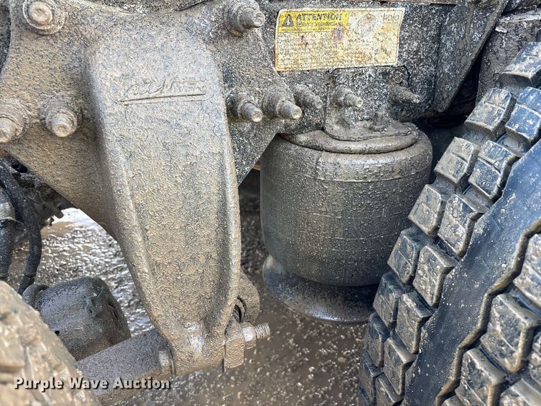 image for item YA2413 2017 Freightliner Cascadia 125 semi truck