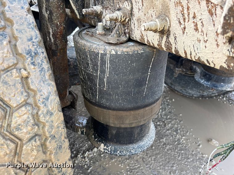 image for item YA2413 2017 Freightliner Cascadia 125 semi truck