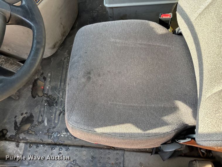 image for item YA2413 2017 Freightliner Cascadia 125 semi truck