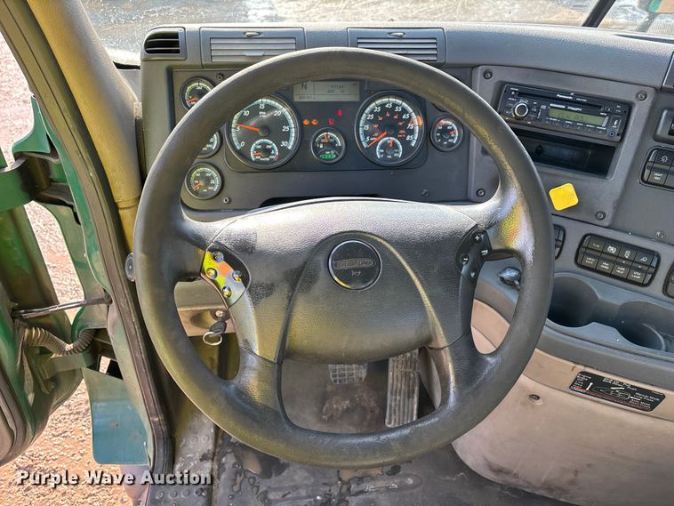 image for item YA2413 2017 Freightliner Cascadia 125 semi truck