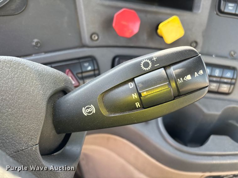 image for item YA2413 2017 Freightliner Cascadia 125 semi truck