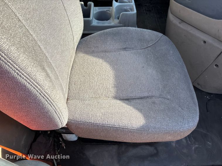 image for item YA2413 2017 Freightliner Cascadia 125 semi truck