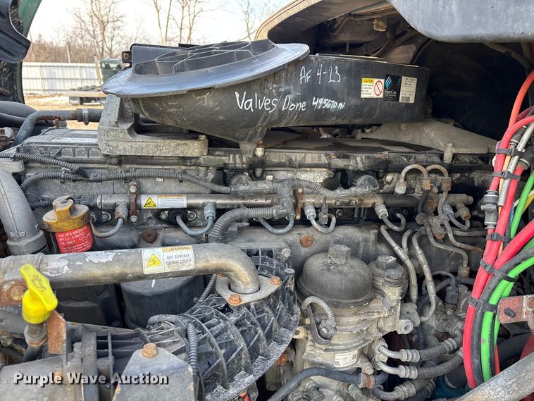 image for item YA2413 2017 Freightliner Cascadia 125 semi truck