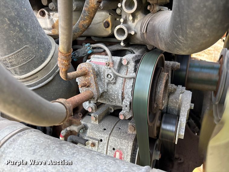 image for item YA2413 2017 Freightliner Cascadia 125 semi truck