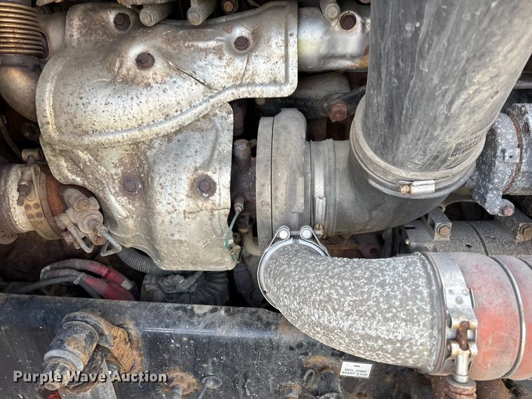 image for item YA2413 2017 Freightliner Cascadia 125 semi truck