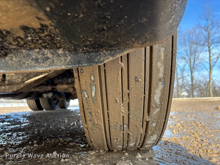 image for item YA2413 2017 Freightliner Cascadia 125 semi truck