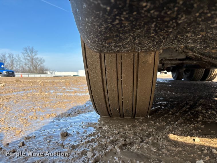 image for item YA2413 2017 Freightliner Cascadia 125 semi truck