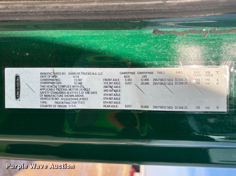 image for item YA2413 2017 Freightliner Cascadia 125 semi truck