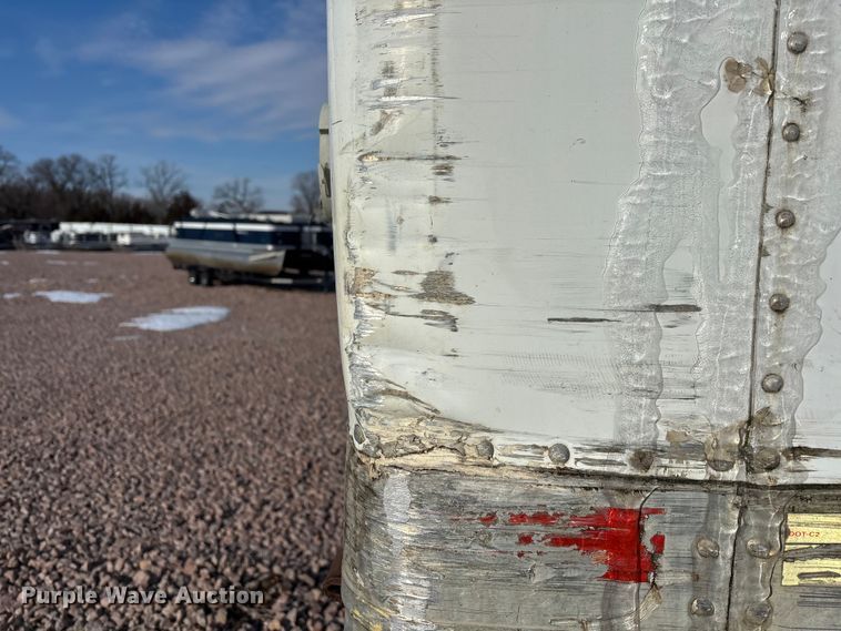 image for item YA2447 2004 Great Dane dry van trailer