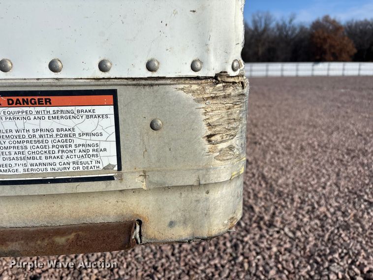 image for item YA2447 2004 Great Dane dry van trailer