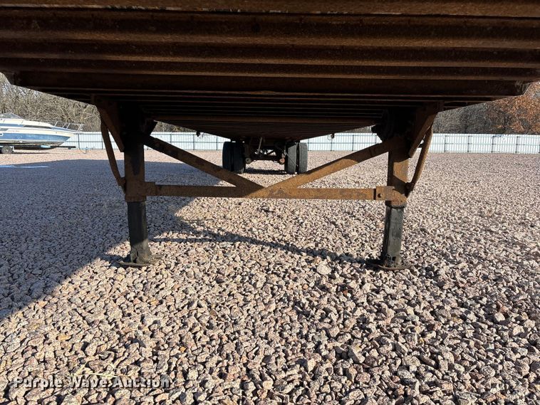 image for item YA2447 2004 Great Dane dry van trailer