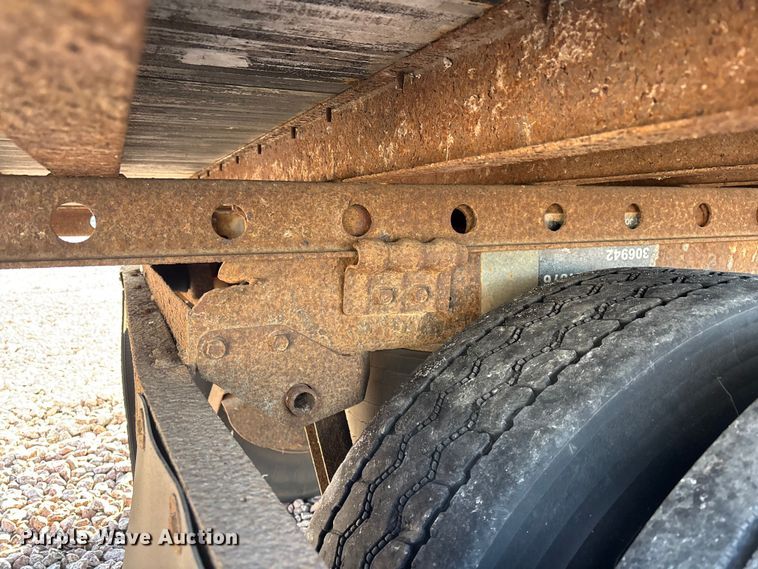 image for item YA2447 2004 Great Dane dry van trailer