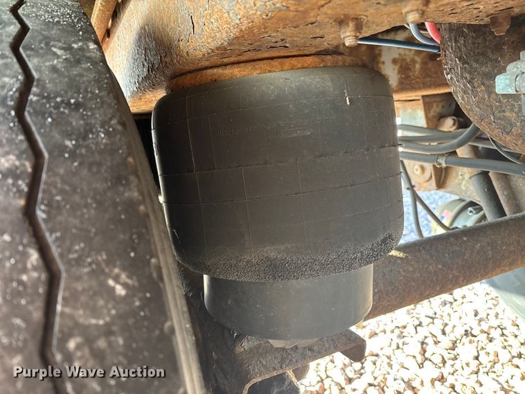 image for item YA2447 2004 Great Dane dry van trailer