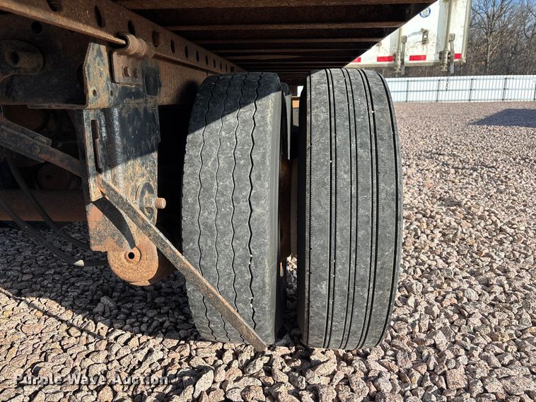 image for item YA2447 2004 Great Dane dry van trailer