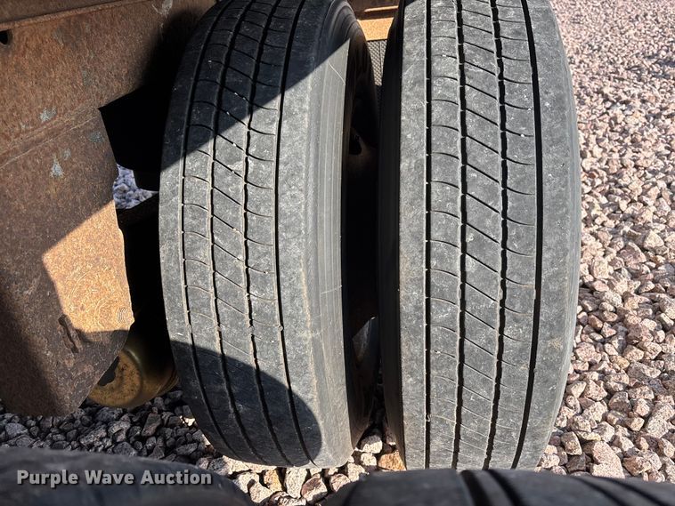 image for item YA2447 2004 Great Dane dry van trailer