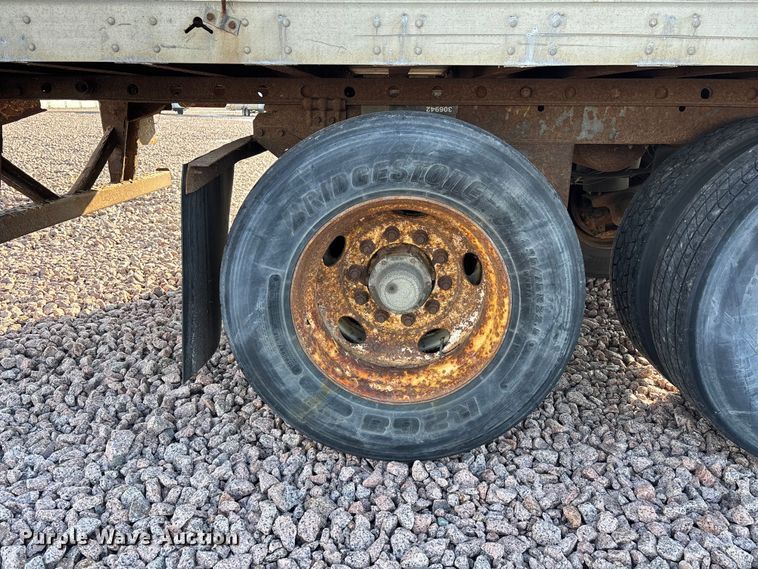 image for item YA2447 2004 Great Dane dry van trailer