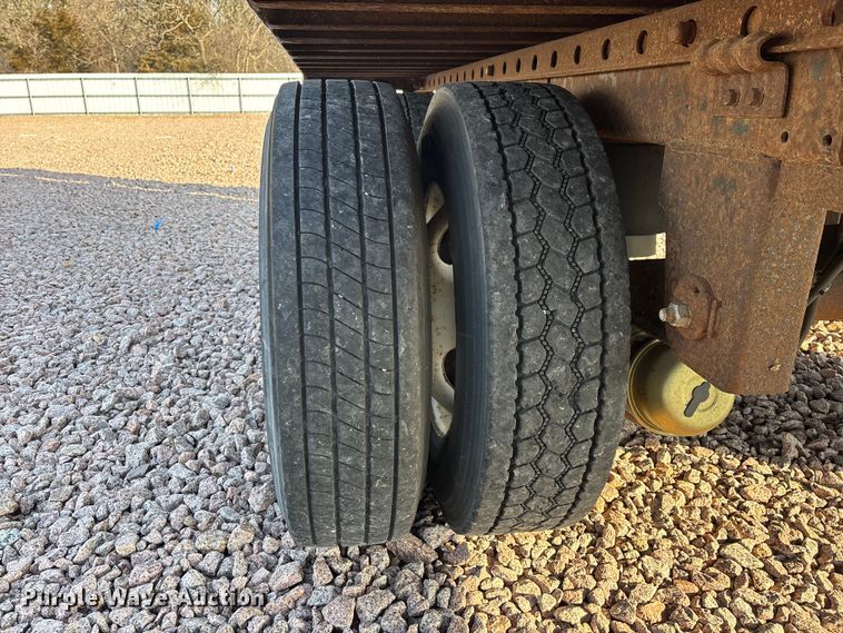 image for item YA2447 2004 Great Dane dry van trailer