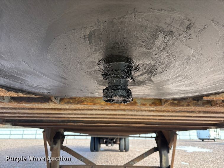 image for item YA2448 2005 Strick dry van trailer